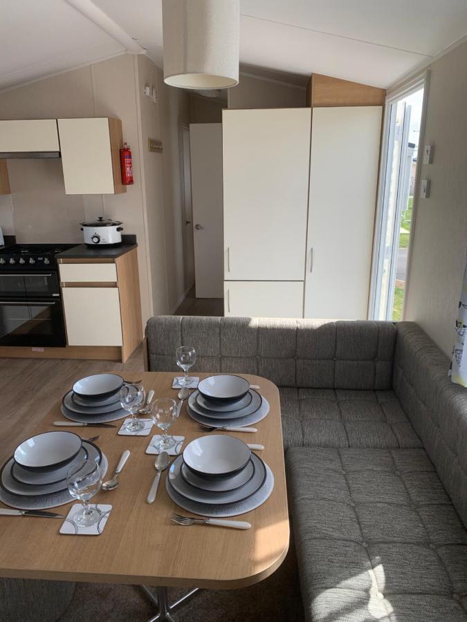 Gold Plus 6 Berth Caravan In New Beach With Parking Wifi And Decking 호텔 딤처치 외부 사진