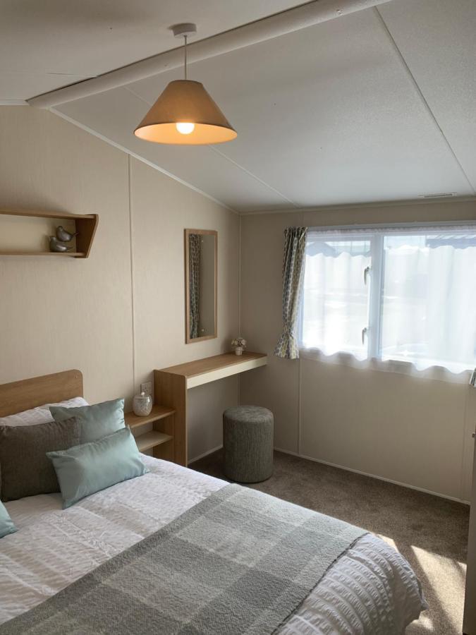 Gold Plus 6 Berth Caravan In New Beach With Parking Wifi And Decking 호텔 딤처치 외부 사진