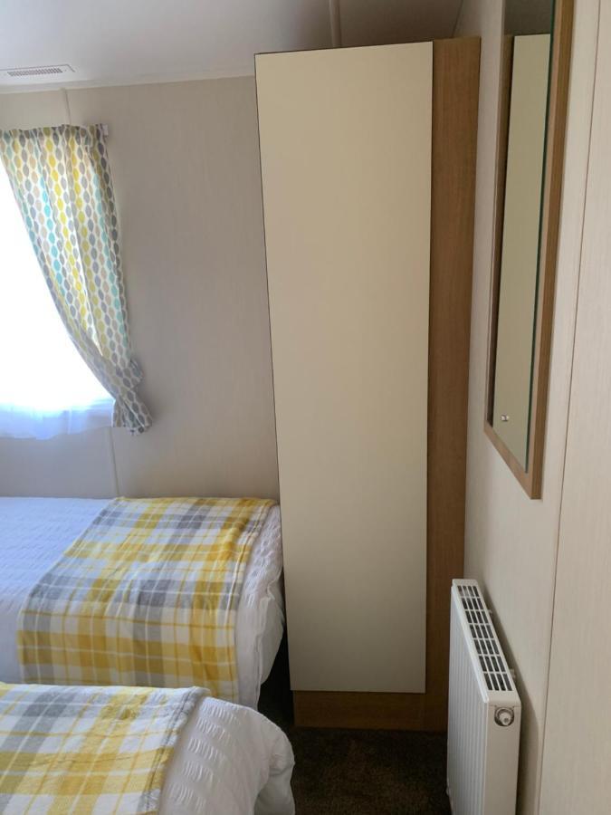 Gold Plus 6 Berth Caravan In New Beach With Parking Wifi And Decking 호텔 딤처치 외부 사진