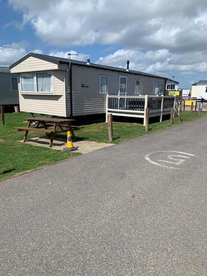 Gold Plus 6 Berth Caravan In New Beach With Parking Wifi And Decking 호텔 딤처치 외부 사진