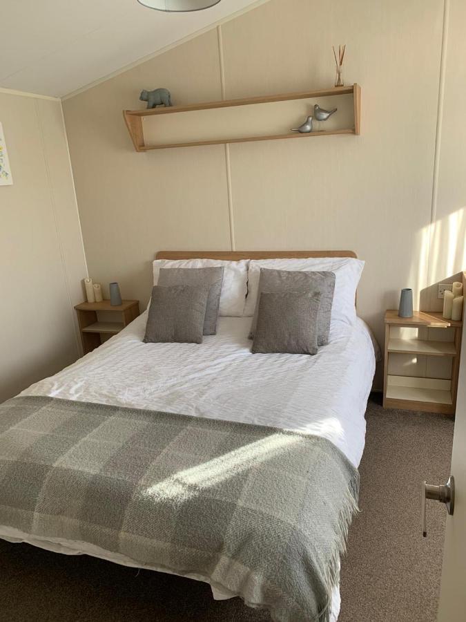 Gold Plus 6 Berth Caravan In New Beach With Parking Wifi And Decking 호텔 딤처치 외부 사진