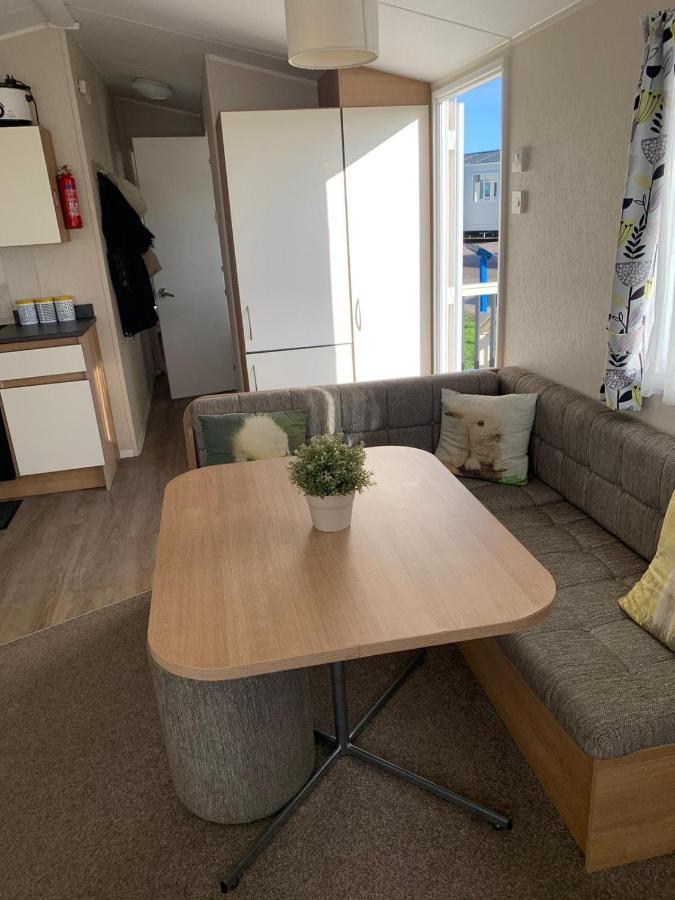 Gold Plus 6 Berth Caravan In New Beach With Parking Wifi And Decking 호텔 딤처치 외부 사진