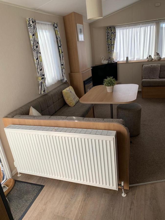 Gold Plus 6 Berth Caravan In New Beach With Parking Wifi And Decking 호텔 딤처치 외부 사진